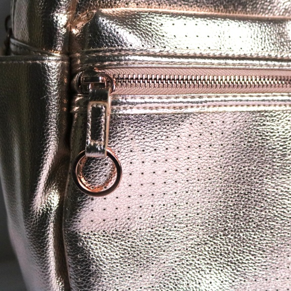 Like New DISNEY Rose Gold Flair Backpack Collectible Pin Holder Mickey Travel - Picture 12 of 12